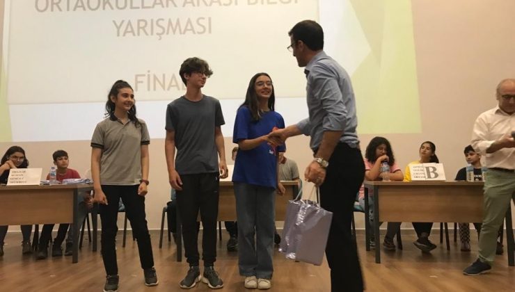 Bilgi yarışmasının birincisi Sarıgöl Atatürk Ortaokulu oldu