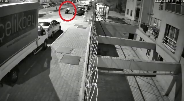 Bursa’da göz göre göre motosiklet hırsızlığı kamerada