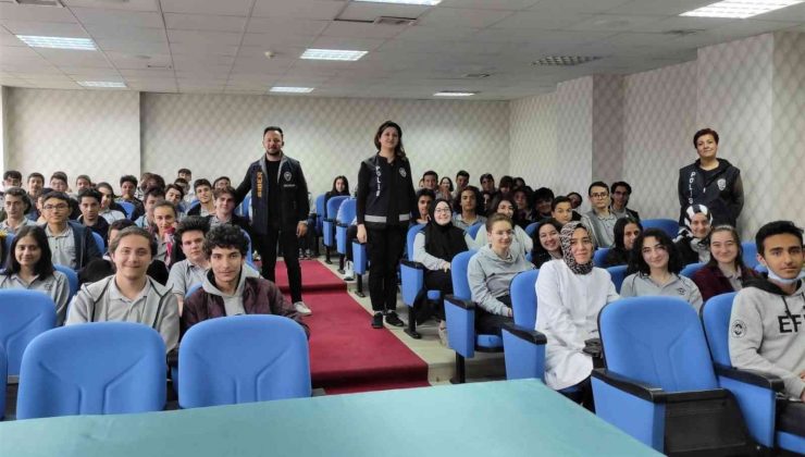 Erzincan’da öğrencilere suçtan korunma yöntemleri anlatılıyor