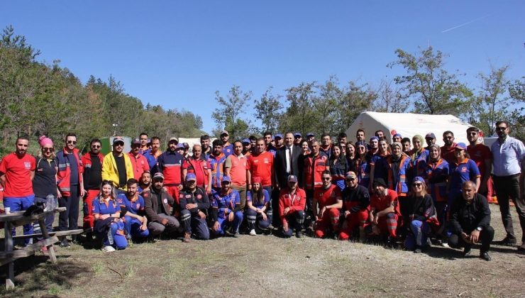 Erzincan’da UMKE gönüllüleri zorlu eğitimden geçti