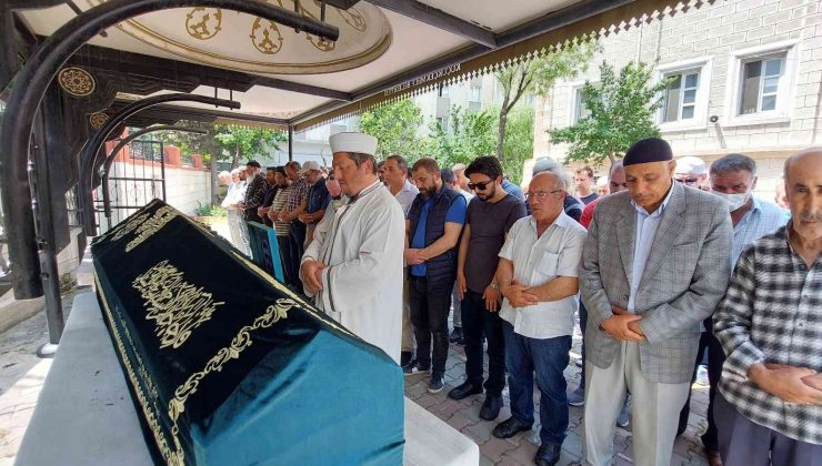 Fatih’teki silahlı çatışmada ölen adam gözyaşları içinde defnedildi