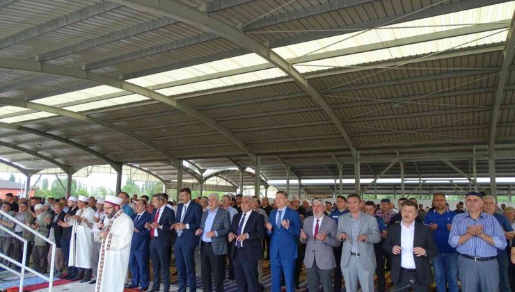 Hisarcık’taki şükür duasına 7 bin kişi katıldı