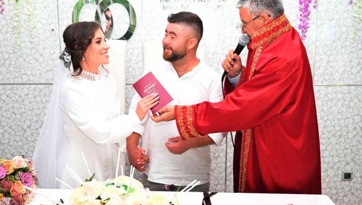 Savaş değil aşk kazandı, Ukraynalı ve Rus aşıklar Antalya’da evlendi