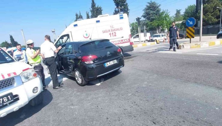 Yalova’da hasta taşıyan ambulans ile otomobil çarpıştı
