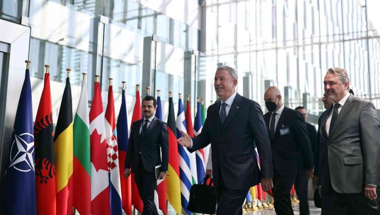 Milli Savunma Bakanı Akar, NATO Karargahı’nda