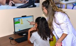 Yeşilyurt’ta çocuklara robotik kodlama öğretiliyor