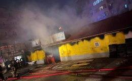 Ankara’da yan yana bulunan 3 dükkan yandı