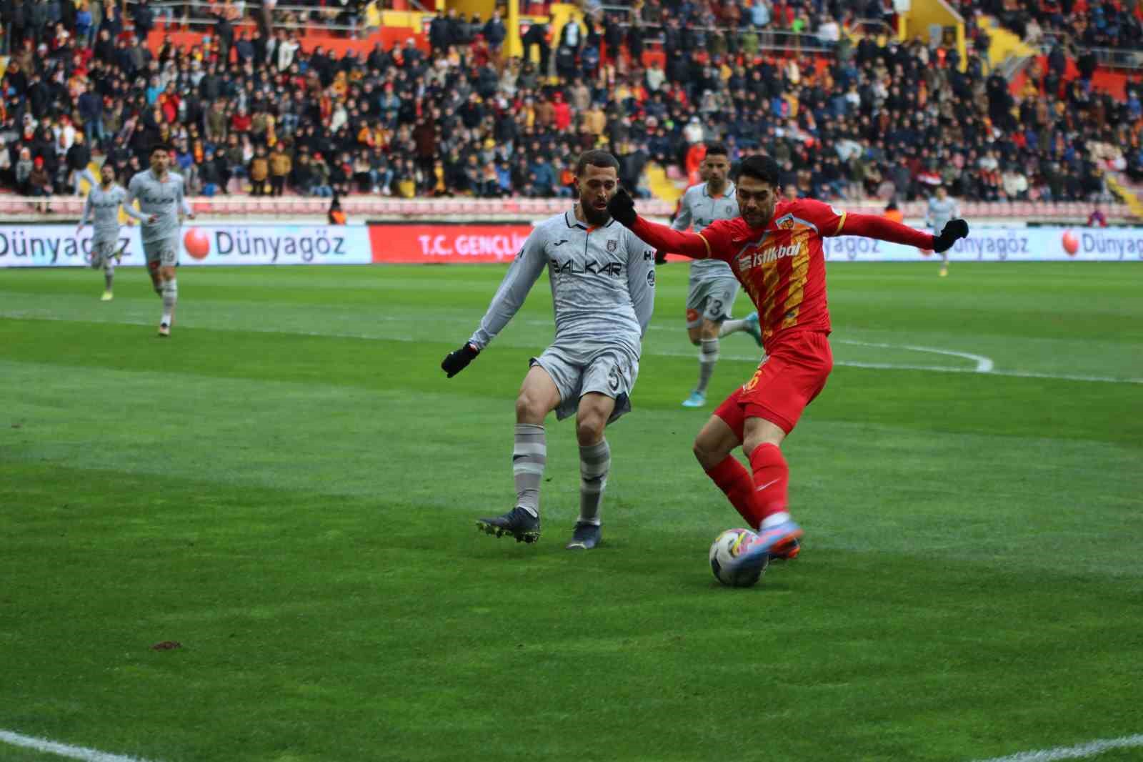 Spor Toto Süper Lig: Kayserispor: 0 – Medipol Başakşehir: 0 (Maç devam ediyor)