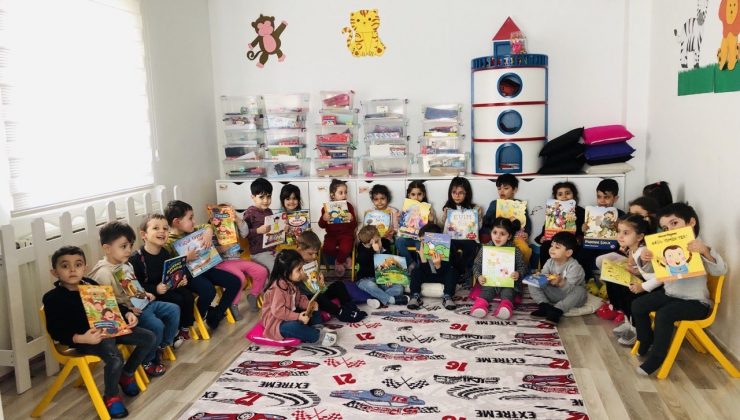 Ağrılı minikler depremzede çocuklar için kitap topladı