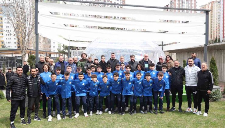 Başkan Yalçın u-14 takımını Mersin’e yolcu etti
