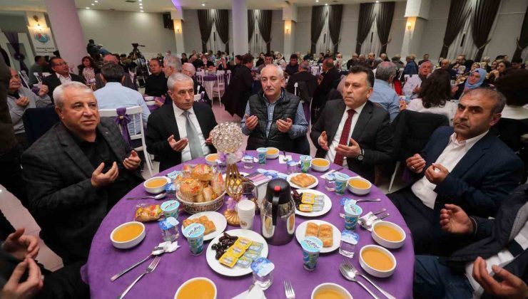 Başkan Yaşar, Yenifakılılarla iftar sofrasında buluştu