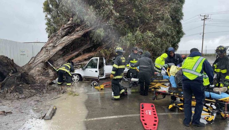 California’da sel ve fırtına: 2 ölü