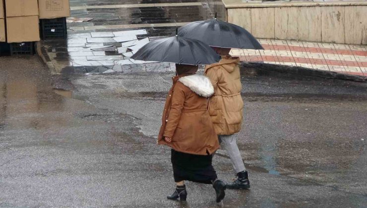 Diyarbakır’da sabah saatlerinde kısa süreli yağış etkisini gösterdi
