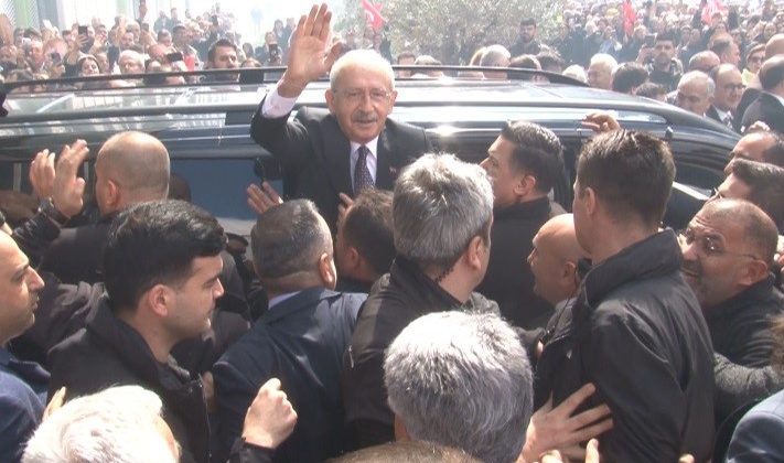 Kılıçdaroğlu’na İzmir’de miting gibi karşılama
