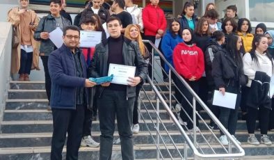 Kütahya Borsa İstanbul Anadolu Lisesinde serbest münazara yarışması