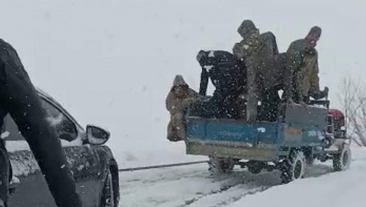 Siirt’te karda mahsur kalan araç patpat yardımıyla çıkartıldı