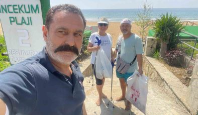 Türk ve Alman çift her gün Alanya sahillerindeki çöpleri topluyor