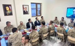 Vali Akbıyık ve Jandarma Genel Komutanı Orgeneral Çetin iftarını Mehmetçikle açtı
