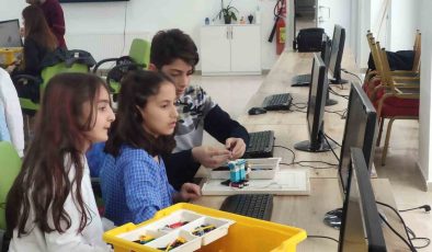 Van’da depremzede çocuklar robotik kodlama öğreniyor