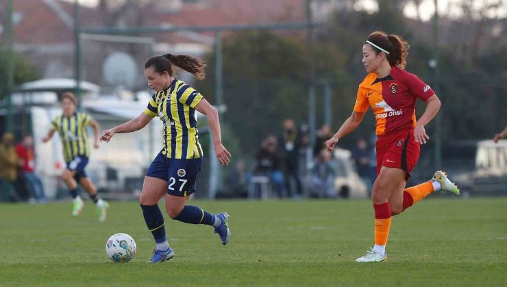 Turkcell Kadın Futbol Süper Ligi yarı finallerinde derbi heyecanı yaşanacak